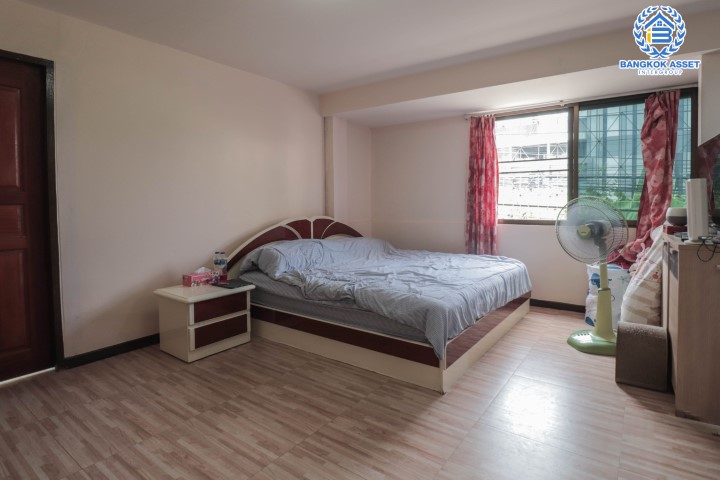 *****บ้านเดี่ยวมือสอง ซ.ประดิษฐ์มนูธรรม7 บนเนื้อที่ 69 ตร.ว. ฟังก์ชัน 4 ห้องนอน 2 ห้องน้ำ จอดรถได้ 2 คัน  บนทำเลเดินทางสะดวก เชื่อมต่อถนนลาดพร้าว และประดิษฐ์มนูธรรม(เลียบทางด่วน) ใกล้รถไฟฟ้าสายสีน้ำเงิน "สถานีลาดพร้าว"